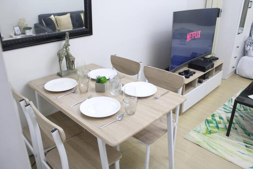 Huge A2J Executive Luxury 1Br Suite Near Abs Cbn, Gma Manila Exterior photo